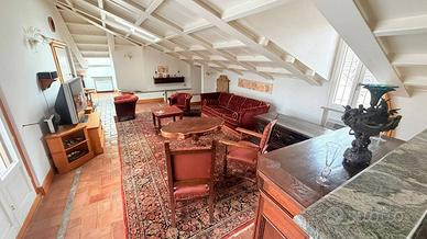 Appartamento di 280 m² con più di 5 locali e box a