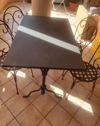 Tavolo in ferro con n° 4 sedie