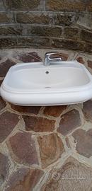 lavandino usato con miscelatore 