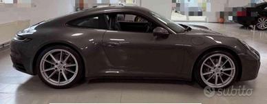 PORSCHE 911 Carrera 992