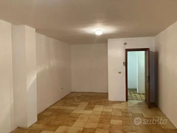 Locale mq.36 con bagno