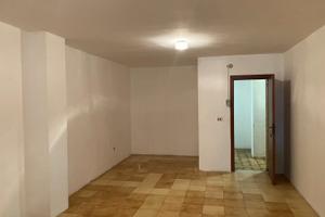 Locale mq.36 con bagno