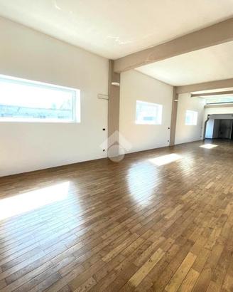 NEGOZIO A SANT'AMBROGIO DI TORINO