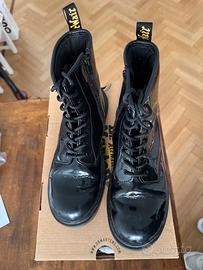 Dr. Martens anfibi nero lucido n. 38