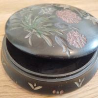 antico contenitore in legno scuro