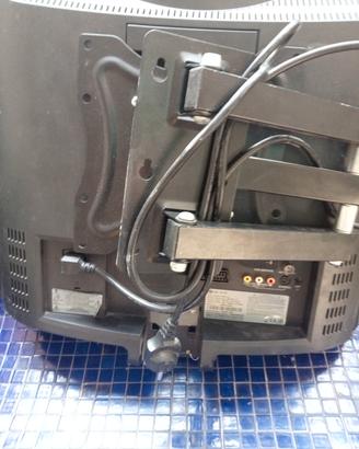 tv lg 20 pollici completa di braccio 