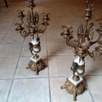 Coppia di candelabri antichi in bronzo e marmo