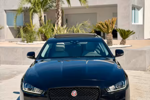 Jaguar xe con motore revisionato con fattura