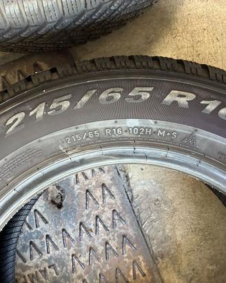 4 Gomme Pirelli 215/65 R16 Invernali