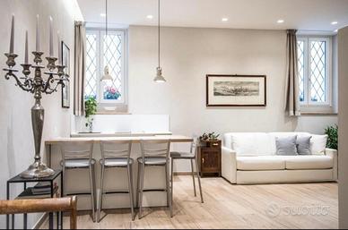 AMPIO MONOLOCALE A 50 METRI DA PIAZZA BRA