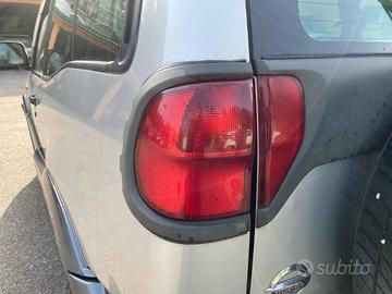 FANALINO POST. SINISTRO TERRANO II R20 2001