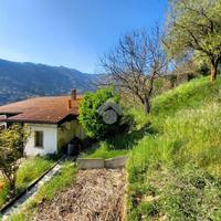 CASA INDIPENDENTE A LASNIGO