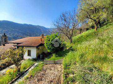 CASA INDIPENDENTE A LASNIGO