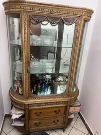Vetrina-cristalliera bombata in stile Luigi XVI