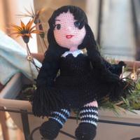 Amigurumi Mercoledì Uncinetto bambola