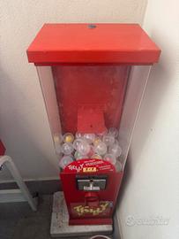 DISTRIBUTORE DI PALLINE CON GETTONIERA