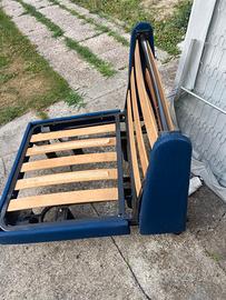 4 sedie piu divano letto