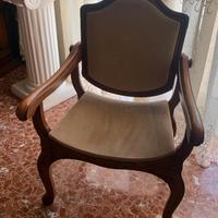 Poltrona vintage in legno intagliato e velluto