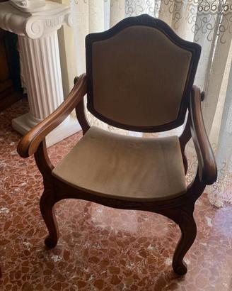 Poltrona vintage in legno intagliato e velluto