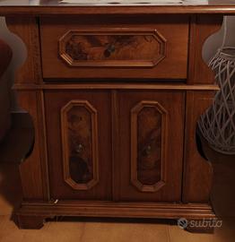 mobiletto in legno 