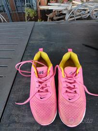 scarpe  sportive. n 39 in buono stato