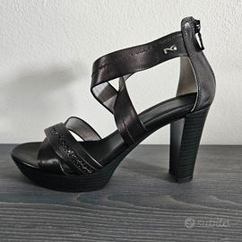 Sandali neri con tacco