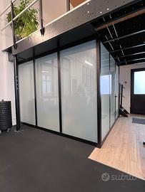 Pareti removibili in vetro opaco per ufficio