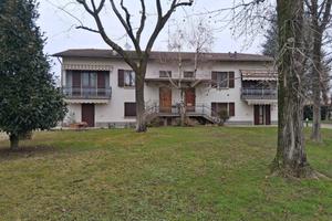 Villa di 477 m² con più di 5 locali e box auto dop