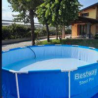 Piscina da esterno completa di tutto