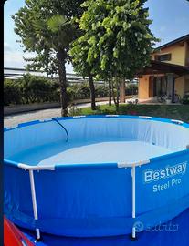 Piscina da esterno completa di tutto