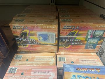 lettori e registratori mp3 in lotto di 77 pz