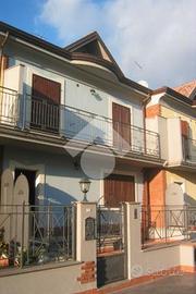 VILLA A SCHIERA A MONTESARCHIO