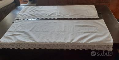 2 Tovagliette per credenze antiche o altri mobili