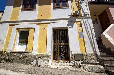 MONOLOCALE INDIPENDENTE A DUE PASSI DA CORSO MAZZI