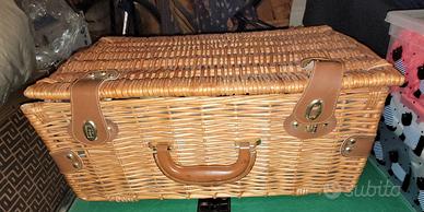 Cesto da Picnic in Vimini Completo per 4 