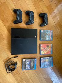 Playstation 4 comprensiva di 3 joystick e ;giochi,