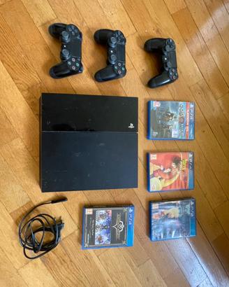Playstation 4 comprensiva di 3 joystick e ;giochi,