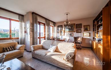 Appartamento a Milano Via Ronchi 5 locali