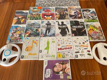 Lotto 17 giochi Nintendo Wii Wii U più 2 volanti