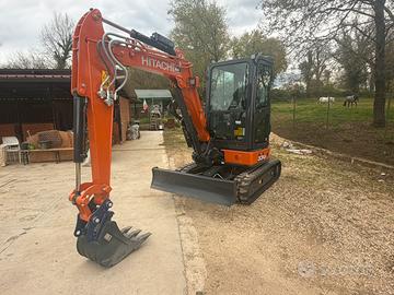 Scavatore HITACHI 33q iva compresa