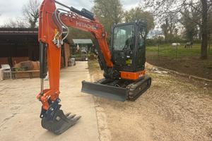 Scavatore HITACHI 33q iva compresa