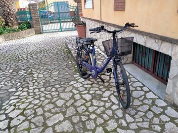 Bicicletta con pedalata assistita