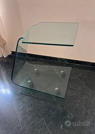 Tavolino in vetro con ripiano