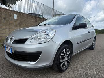 Renault Clio 1.2 16V cat 3 porte Confort Authentiq