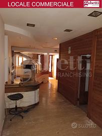 Locale commerciale, ristorante/pizzeria 2 livelli