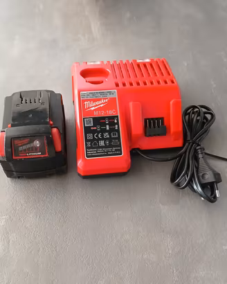 Milwaukee M18 RedLithium 4.0Ah + Caricabatterie