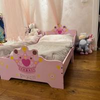 letto per bambina in legno