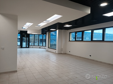 Grande mela 152mq commerciale