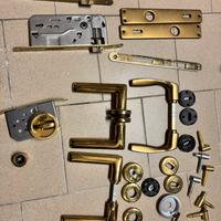 Manigle e serrature per porte interne