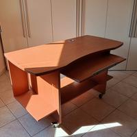 N.2 Scrivanie adatte al PC,sedia da uff,specchiera